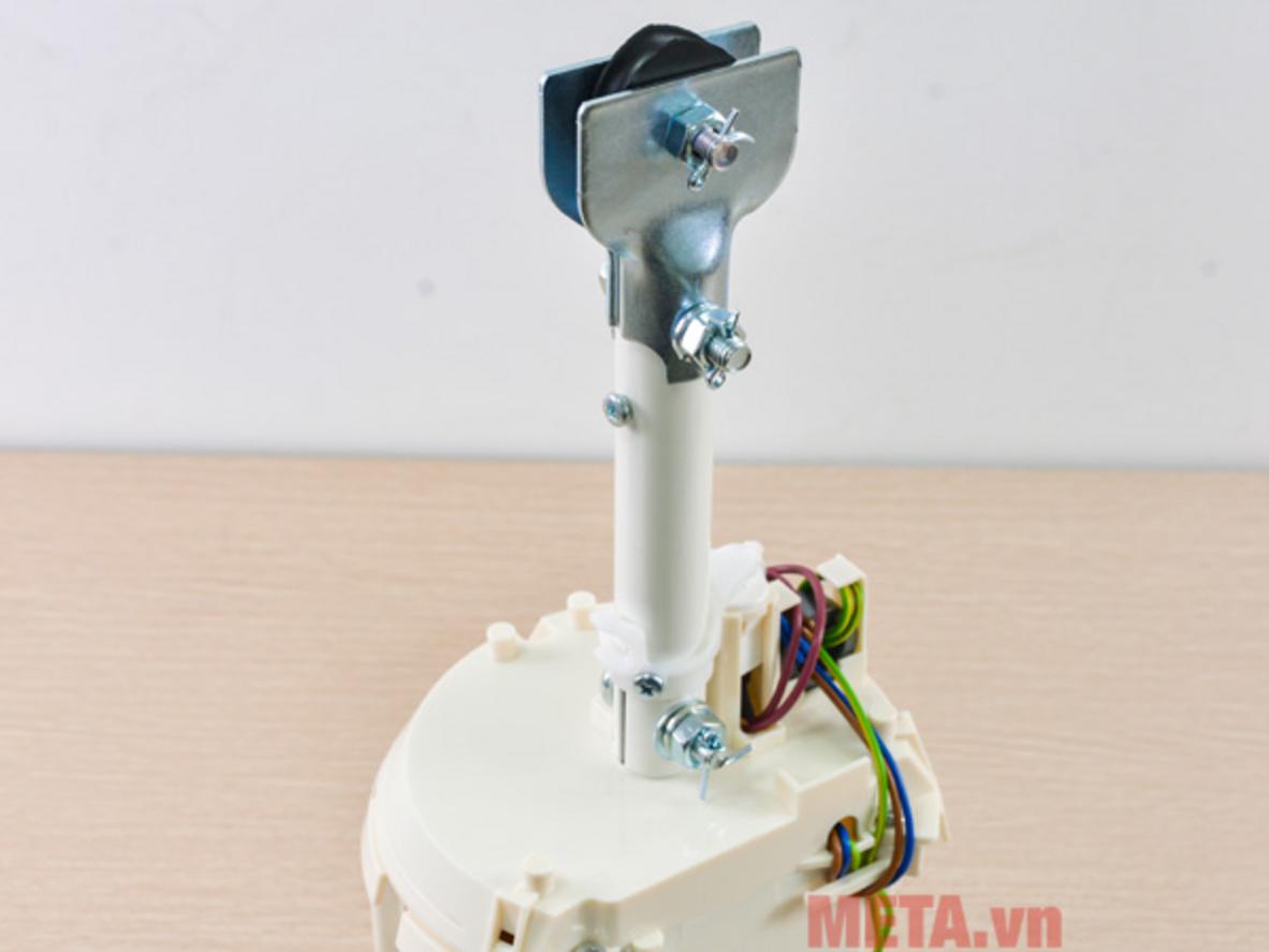 Remote điều khiển từ xa giúp chỉnh gió và hẹn giờ tiện lợi.
