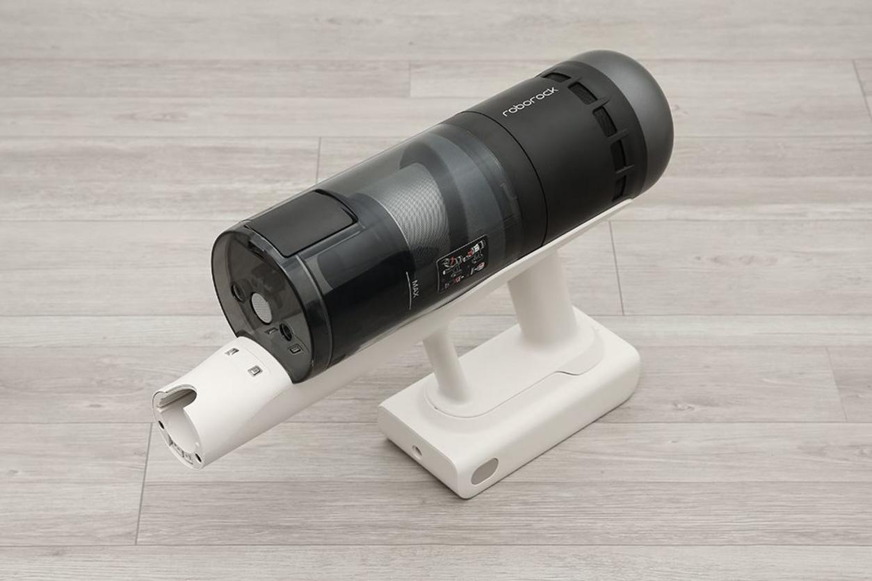 Roborock H60 Hub Pro làm sạch sâu nhờ 8.840 Pa, đèn xanh 140° và dock tự đổ bụi 3L.