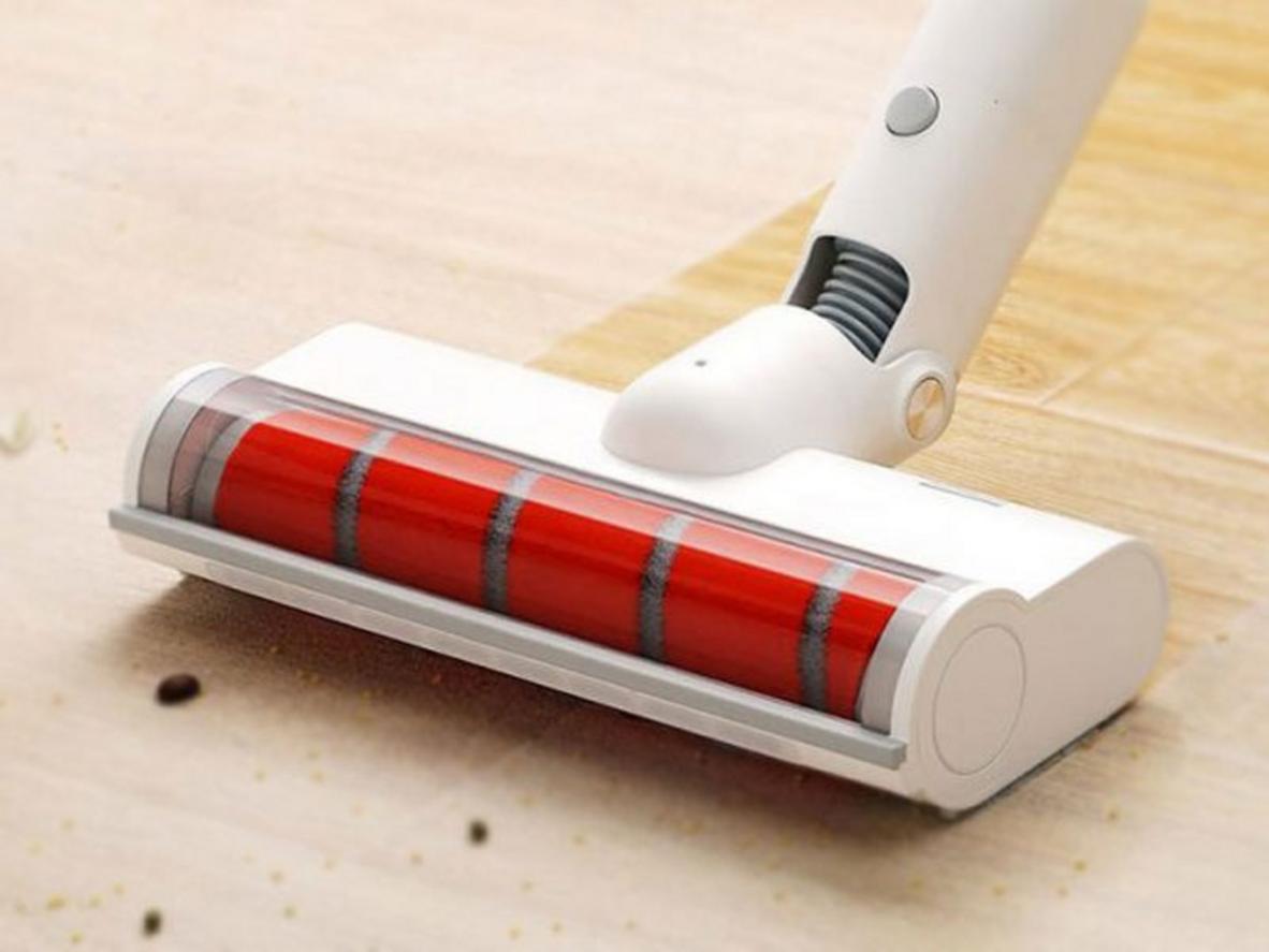 Động cơ 415W và lực hút 20.000 Pa giúp dọn bụi khô nhanh hơn.