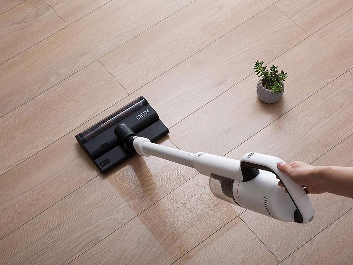 Đầu hút lau giúp Roidmi X20 xử lý sàn gạch và sàn gỗ trong một thao tác.
