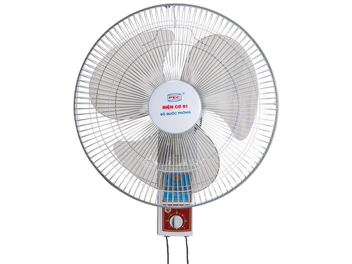 Sải cánh 30cm và 3 cánh nhựa giúp quạt treo tường Điện Cơ 91 QTT-300 gọn mà vẫn đủ gió.