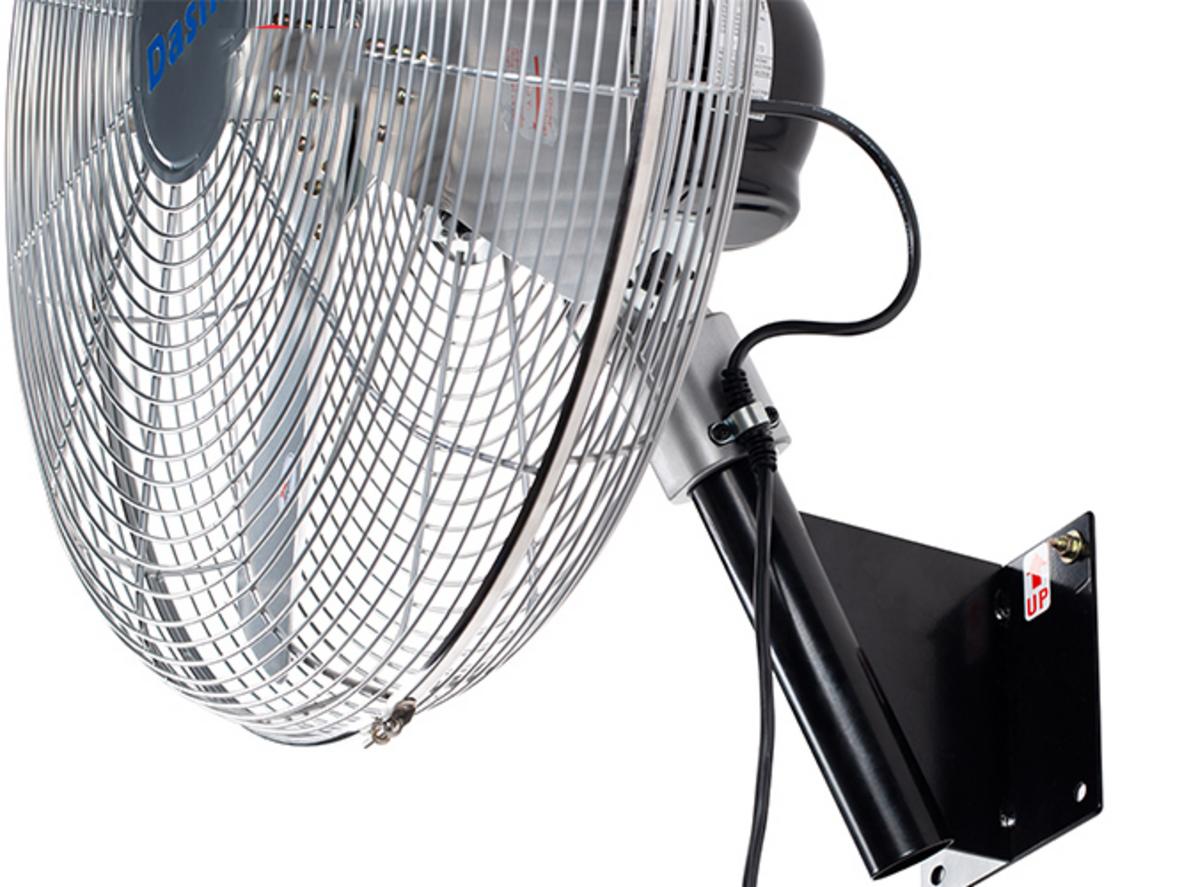 Sải cánh 60 cm và lưu lượng gió 302–304 m³/phút giúp KWP-2460CN làm mát mạnh cho không gian rộng.