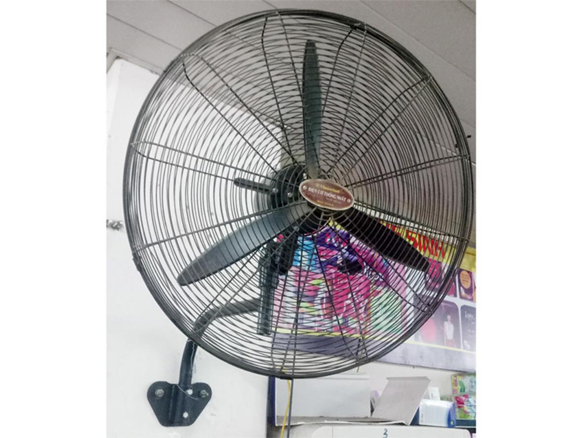 Sải cánh 750mm và công suất 180W giúp quạt Vinawind làm mát diện rộng nhanh hơn.