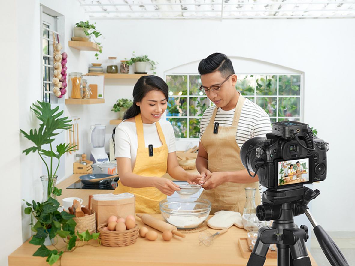 Bộ thu 4RX và 4 bộ phát TXS giúp Blink 500 Pro B8 thu 4 người cùng lúc.
