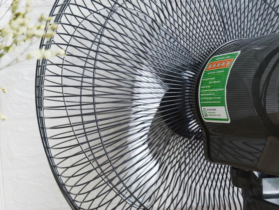 So sánh QTT400X-PN và QTT400X-HĐ để chọn mẫu phù hợp nhu cầu và chính sách mua hàng.
