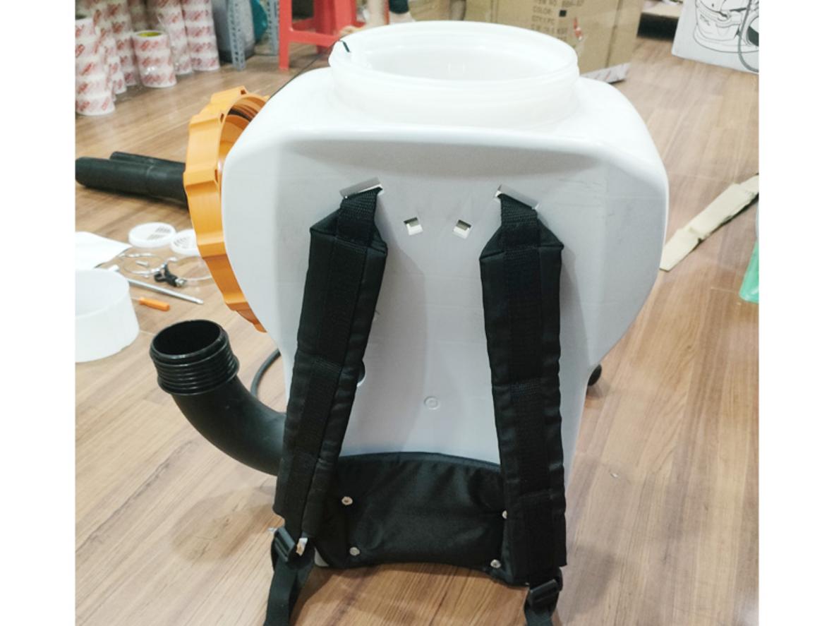 Tầm phun ngang 9m giúp STIHL SR-200 xử lý khuôn viên gọn và nhanh hơn.