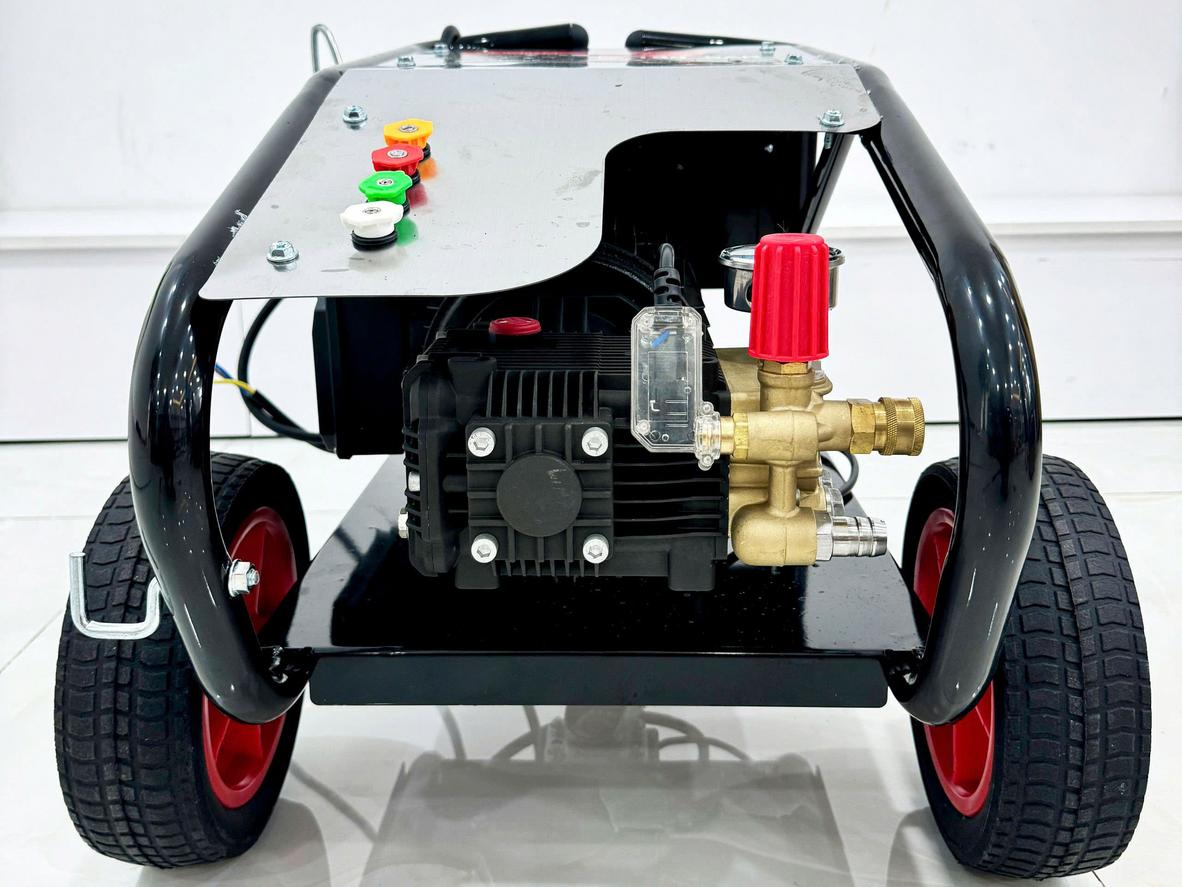 Motor từ lõi đồng 100% giúp Sumika S180 vận hành ổn định khi làm việc cường độ cao.