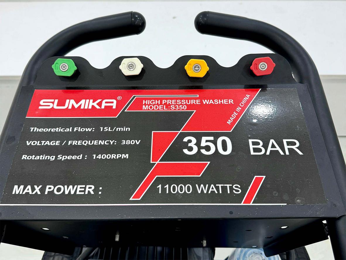 Bộ phụ kiện giúp Sumika S350 linh hoạt trong nhiều tình huống vệ sinh.
