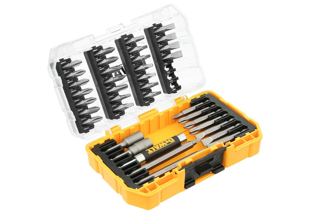 Mũi vít thép cứng xử lý nhiệt giúp DW2163 bền hơn khi dùng liên tục.