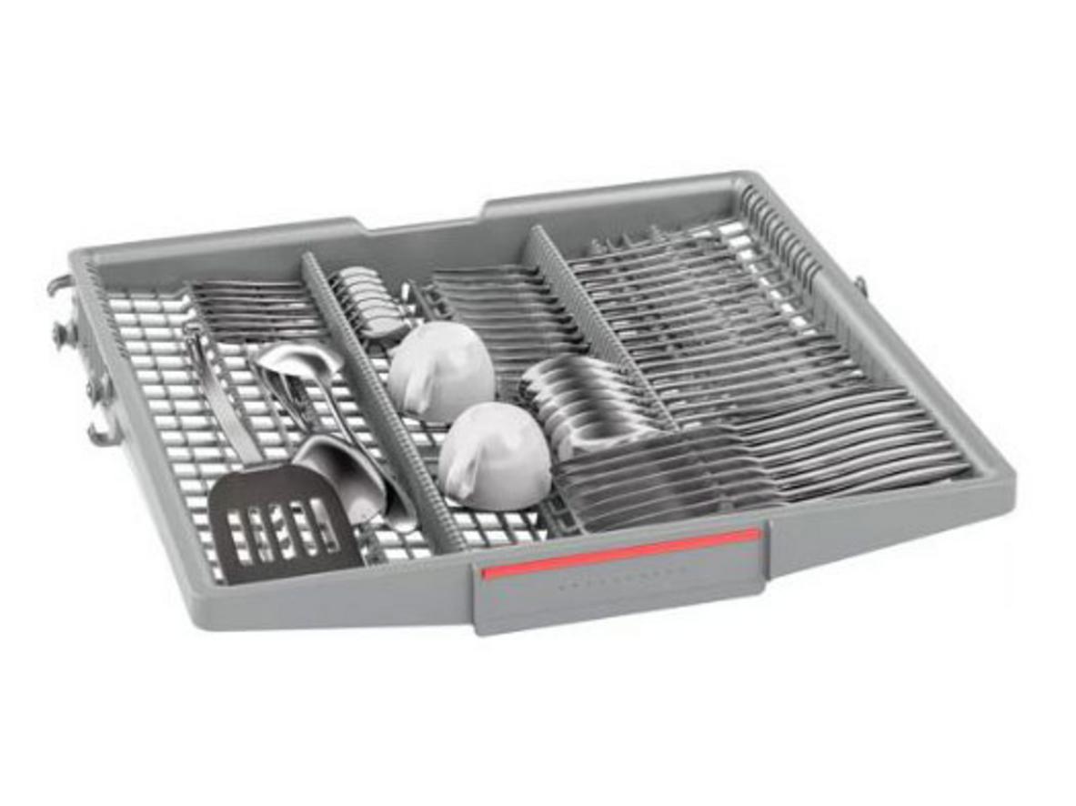 Thiết kế bán âm giúp Bosch SMI8YCS03E gọn bếp mà vẫn thao tác tiện lợi.