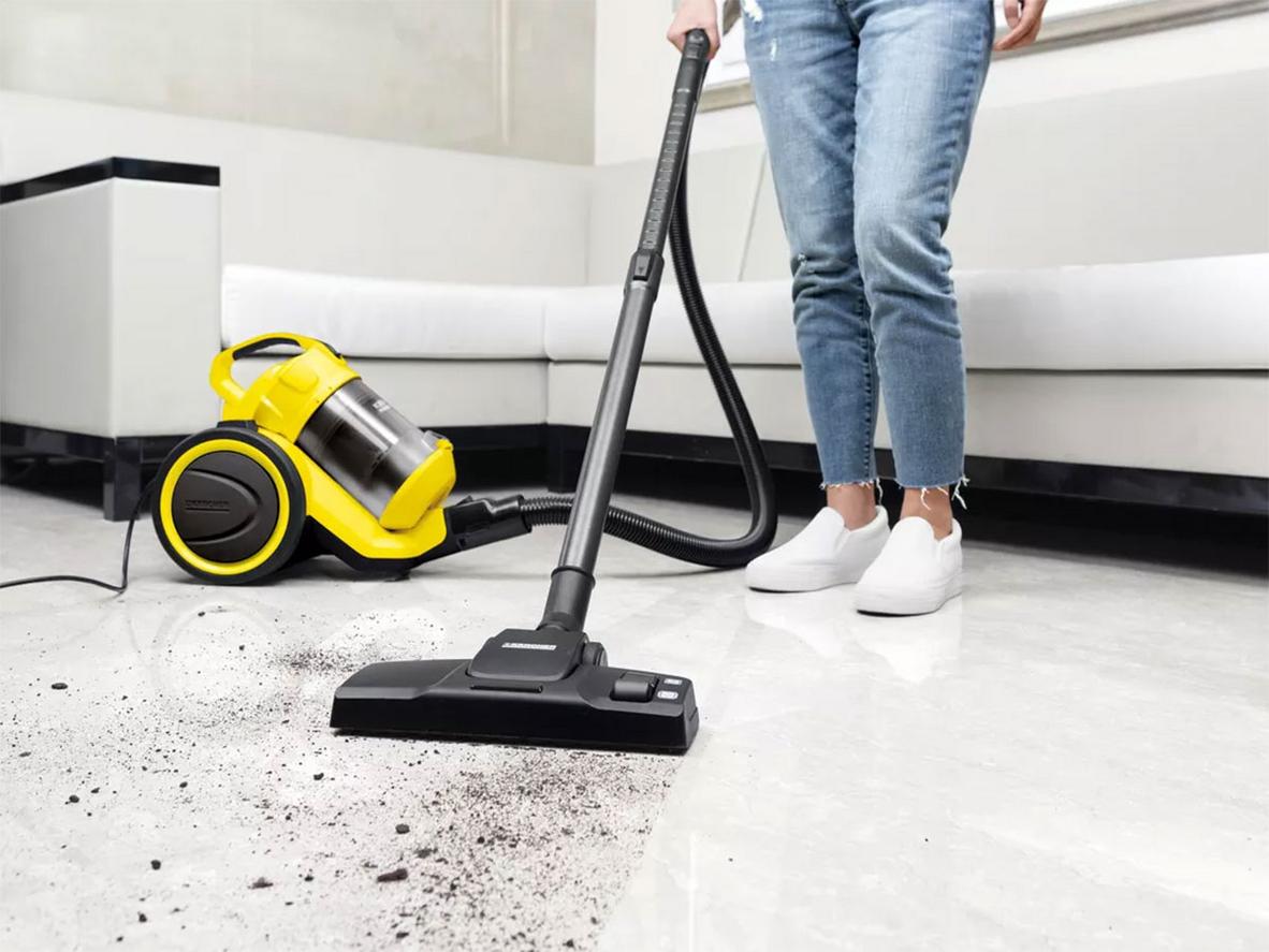 Thùng chứa bụi 0.9 lít giúp Karcher VC3 dễ đổ bụi và tiết kiệm chi phí thay túi.