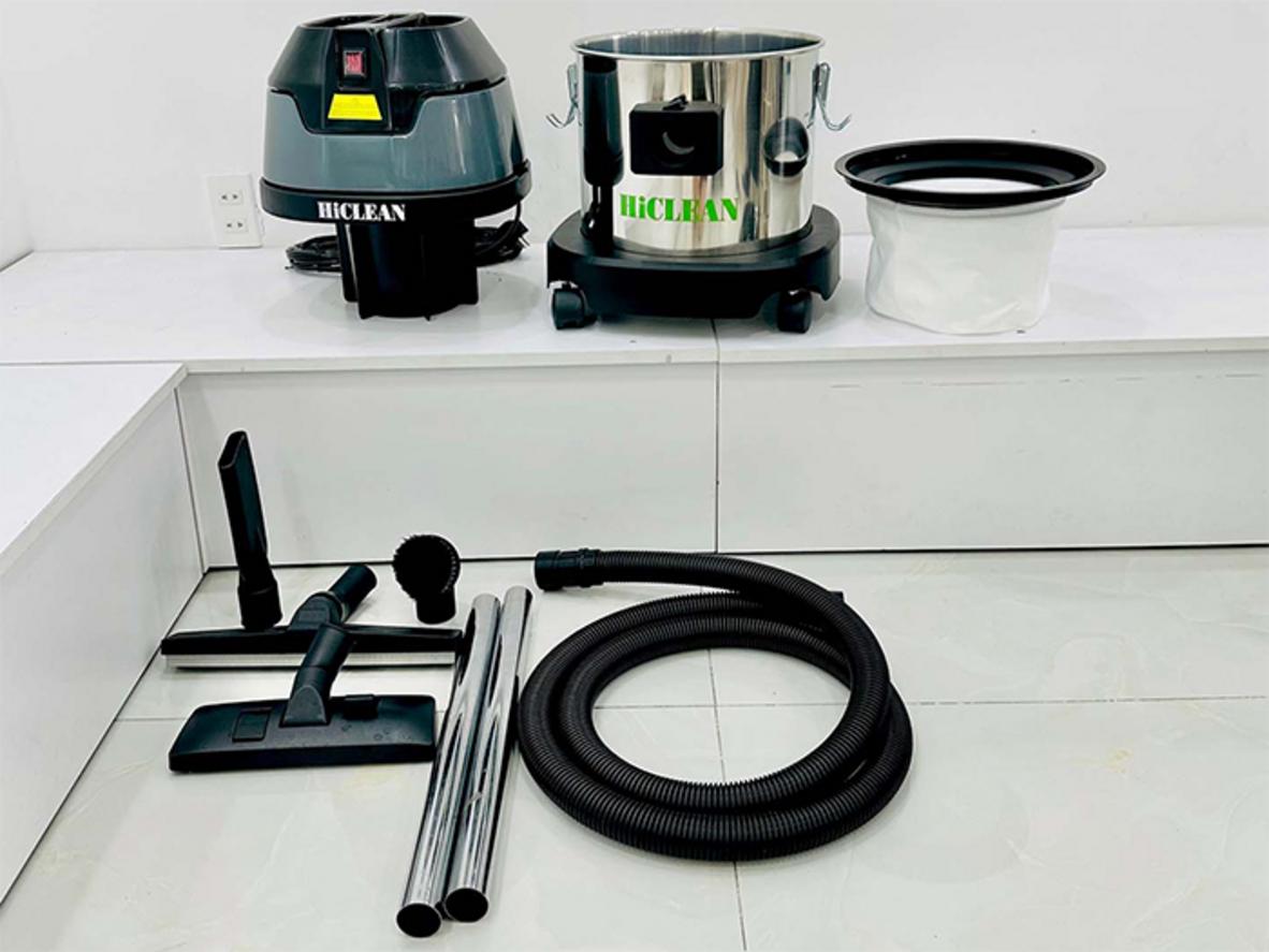 Thùng chứa inox 15L giúp máy gọn, dễ mang theo khi làm vệ sinh.