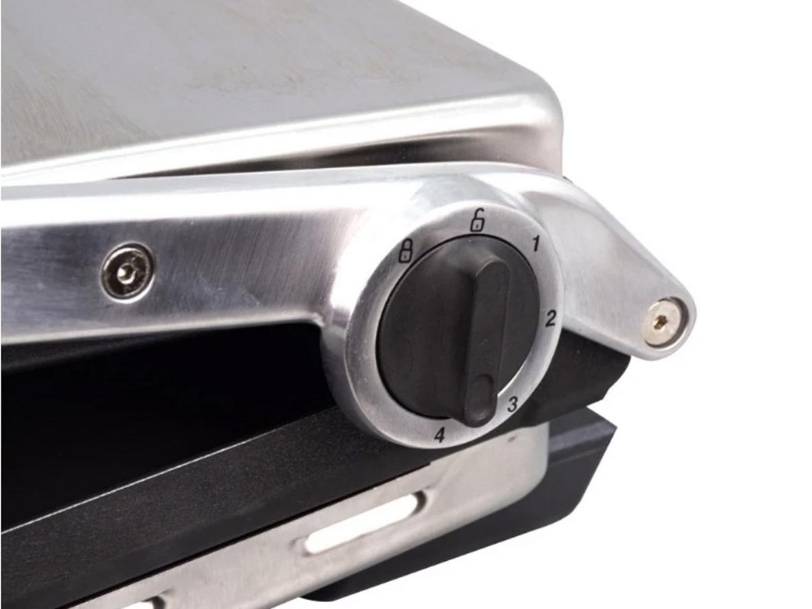 Bề mặt chống dính và khay hứng mỡ thừa giúp vệ sinh Tiross TS9663 nhanh hơn.