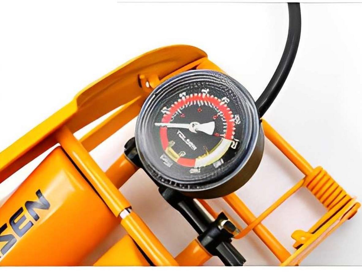 Đồng hồ áp suất giúp kiểm soát PSI chính xác khi bơm lốp xe máy, xe đạp.