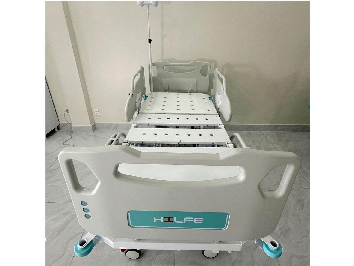 Tựa lưng 0–73° và auto-regression giúp chăm sóc thoải mái hơn.