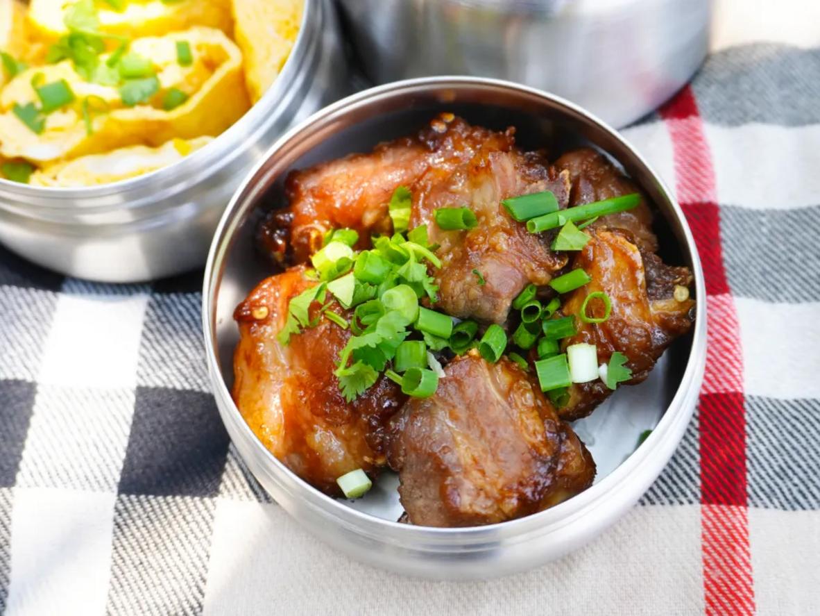Túi đựng đi kèm giúp mang La Gourmet 399731 tiện hơn mỗi ngày.