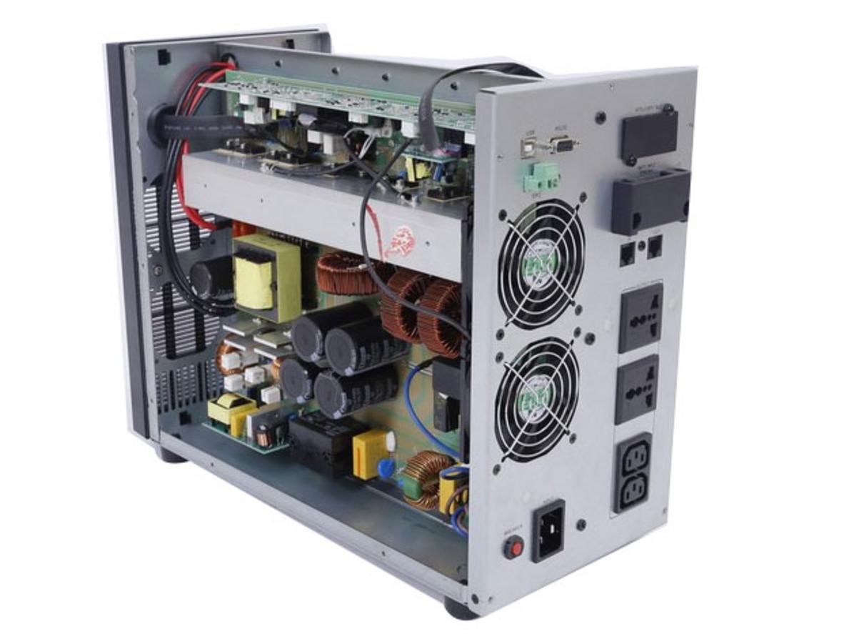 UPS online 3KVA Cyber PP3K bảo vệ server, camera và thiết bị mạng với nguồn ra sin chuẩn.