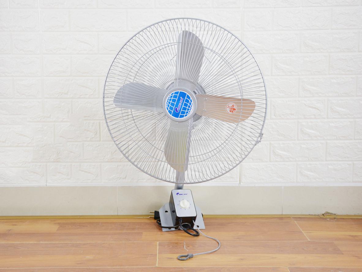 Ching Hai W9199 treo tường gọn chỗ, phù hợp quán ăn và cửa hàng nhỏ.