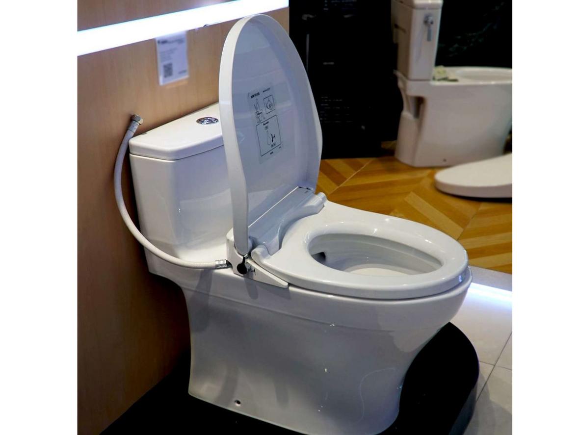 Xả Tornado kết hợp 4.5L/3L giúp làm sạch mạnh và tiết kiệm nước.
