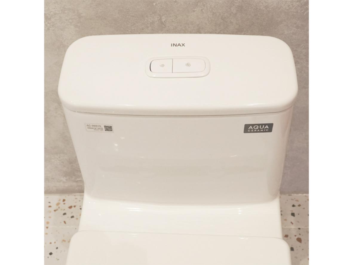 Xả xoáy 2 mức 4.5/3L giúp sạch nhanh và tiết kiệm nước.