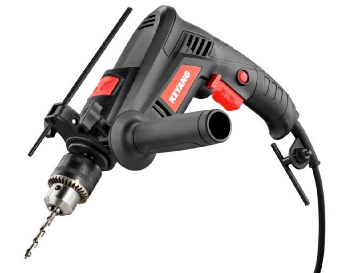 Công suất 710W và tốc độ đập 44.800 bpm hỗ trợ khoan đa vật liệu.