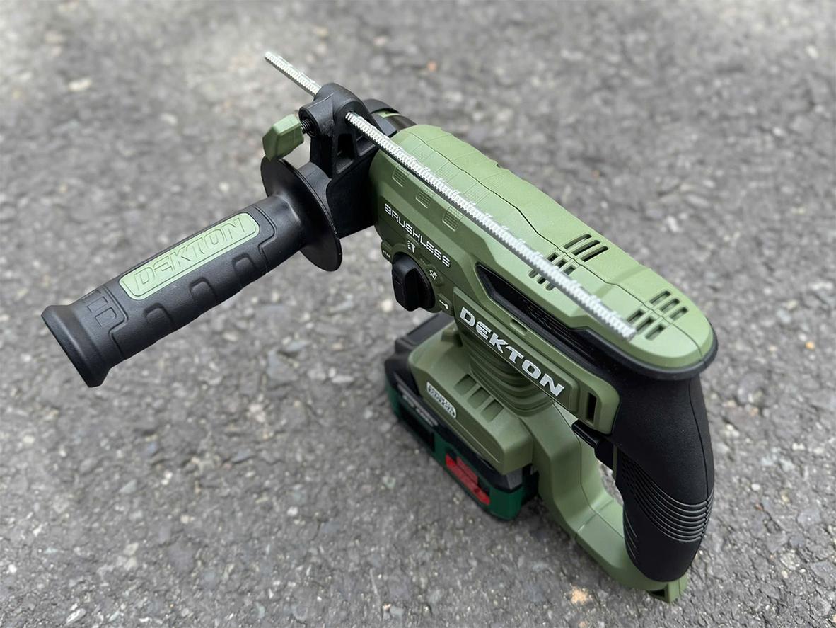 Động cơ Brushless giúp máy chạy mát, bền và tiết kiệm pin hơn.
