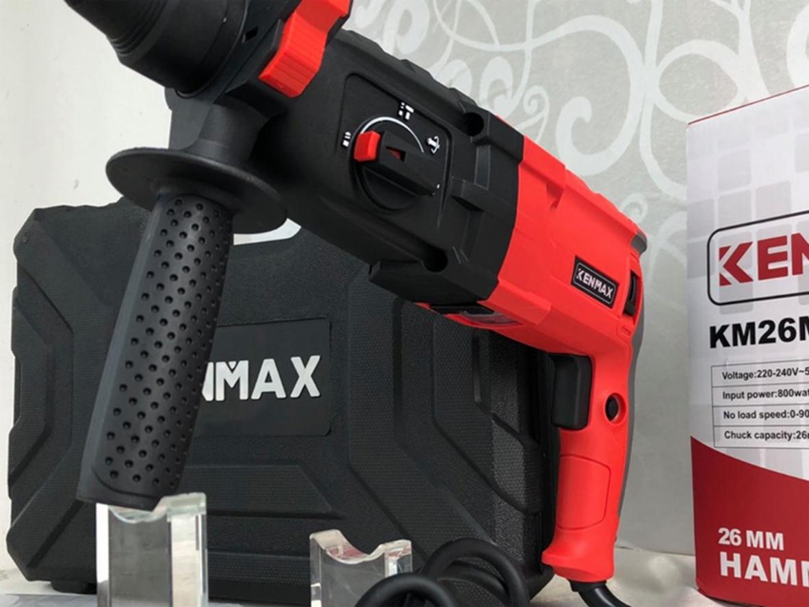 Công suất 800W và lõi đồng 100% giúp Kenmax KM26M chịu tải bền bỉ hơn trong thi công nặng.
