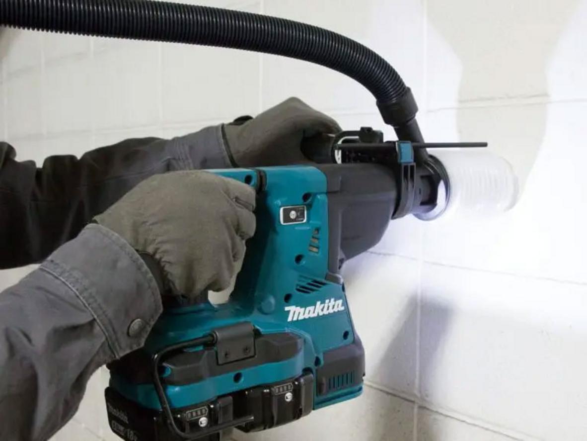 Lực đập 3.2J giúp Makita DHR282Z khoan bê tông nhanh và ổn định.