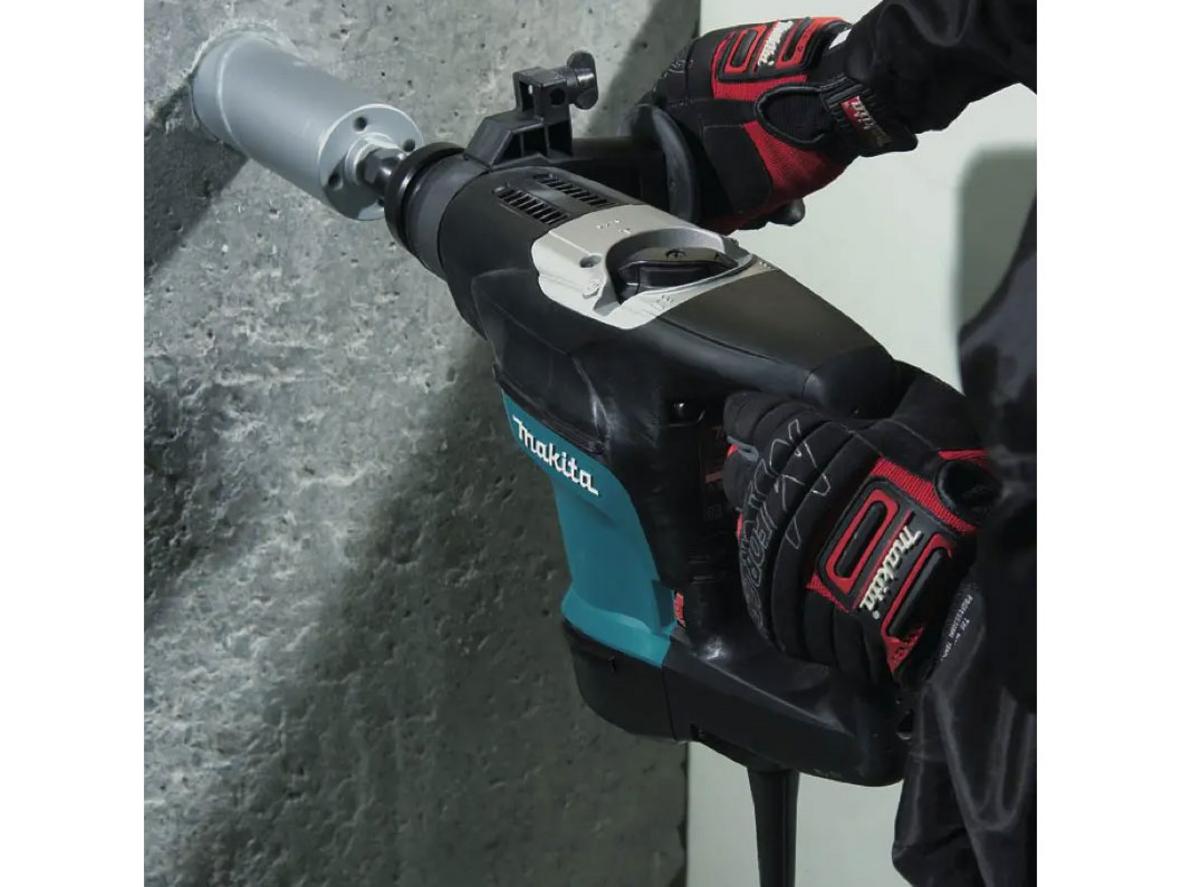 Lực đập 5.1J giúp Makita HR3200C khoan đục bê tông hiệu quả hơn.
