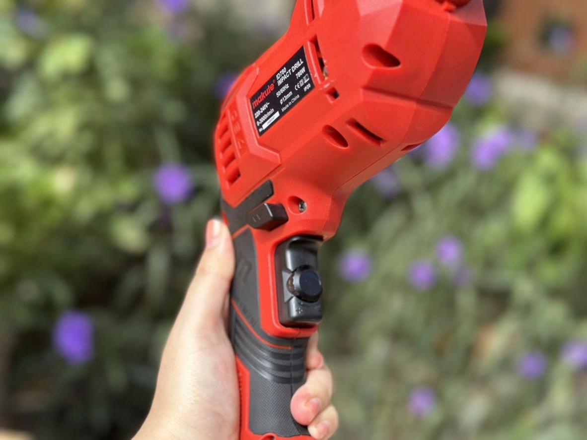 Makute ID780 đáp ứng tốt nhu cầu khoan tường, gỗ và thép mỏng trong nhiều ngữ cảnh sử dụng.
