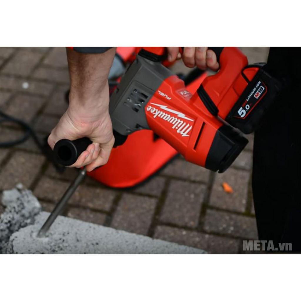 Hiệu suất khoan thực tế của Milwaukee M18 CHPX-502C trên công trình.