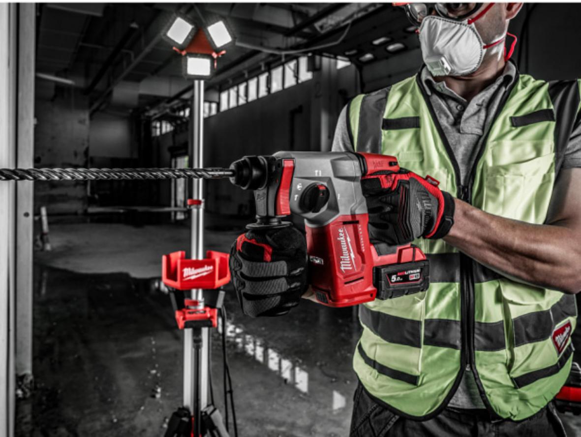 Chọn đúng pin M18 giúp Milwaukee M18 BLH-0 đạt hiệu suất ổn định trên công trình.